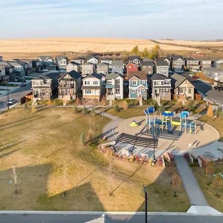 Cozy Suites In Calgary Area Balzac Exterior foto