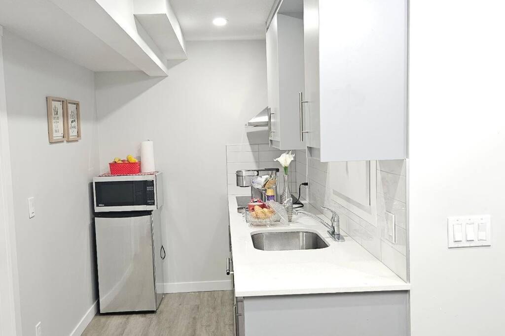 Cozy Suites In Calgary Area Balzac Exterior foto