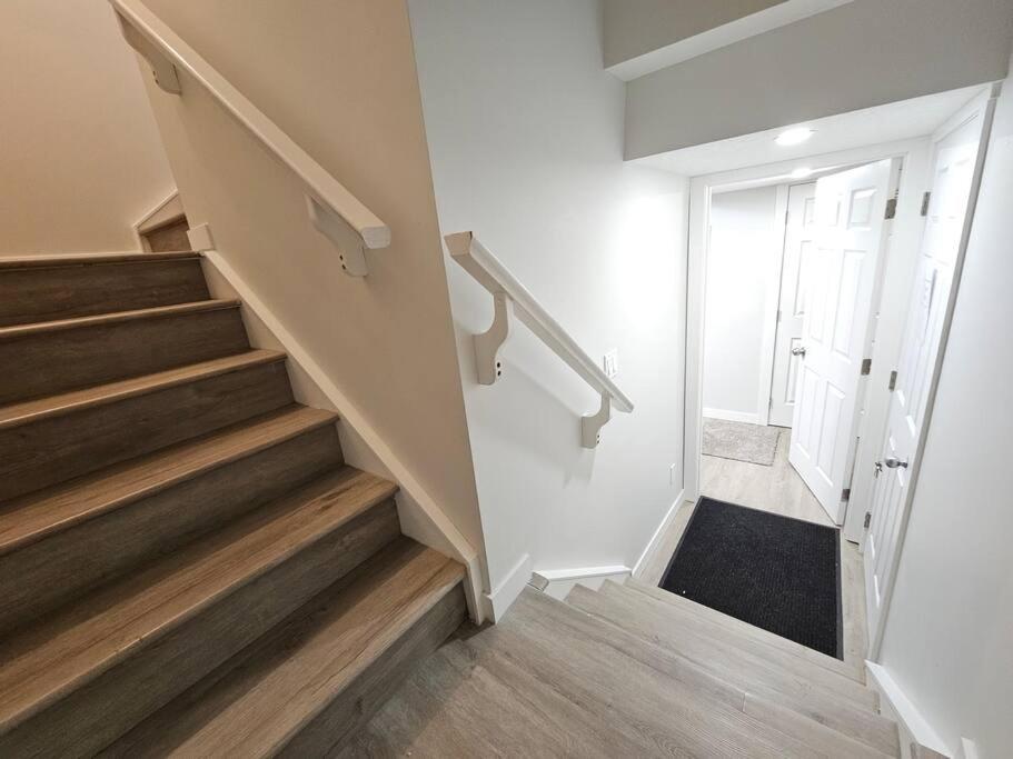 Cozy Suites In Calgary Area Balzac Exterior foto